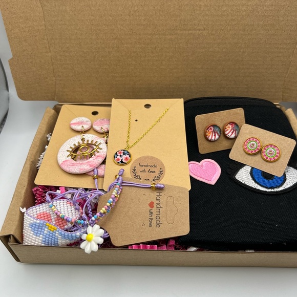 Flirty Jewelry Gift Set with Painted Box - Cute Christmas Jewelry Gift Set Box - Picture 10 of 15